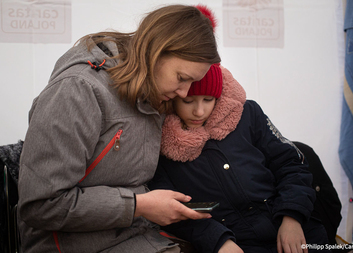 Příběh uprchlice: S dětmi jela 15 hodin v přeplněném vlaku bez jídla a pití