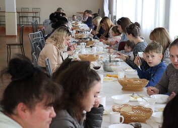 Letní tábor v Moldavsku se stal azylem pro uprchlíky. Začínají si tady znovu užívat života