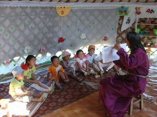 Mongolské děti mají šanci vrátit se do školních lavic