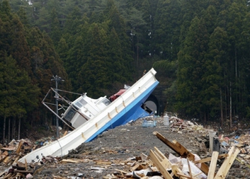 Japonsko postihlo zemětřesení a vlna tsunami