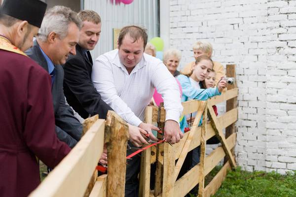 Symbolické přestřižení pásky na vstupu na pastvinu