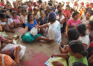 Odhalují se odlehlé oblasti zasažené tajfunem