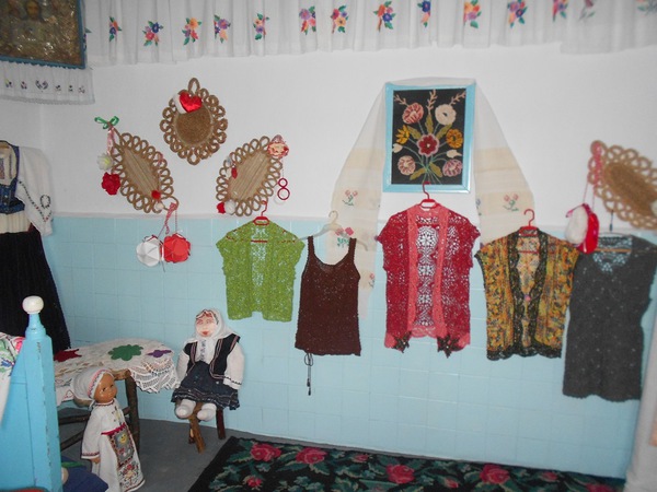 Creations of sewing workshops Mrs. Silvia Eni and other women from the village of Brinza.