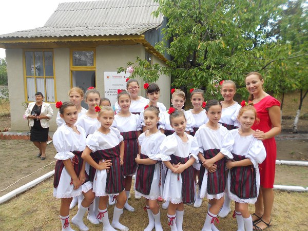 Children´s choir in newly sewn costumes in the village Brinza.