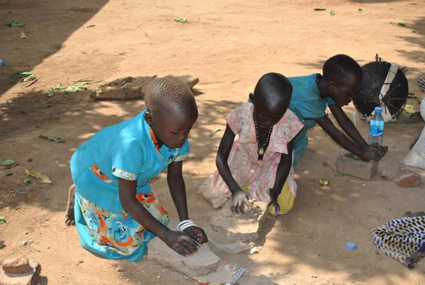 Potravinov&eacute; bal&iacute;čky z&iacute;skaly předev&scaron;&iacute;m podvyživen&eacute; děti a těhotn&eacute; ženy.