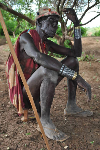 Pastevec velmi vážený pro své dlouholeté zkušenosti už svou pasteveckou kariéru ukončil. Pastevec velmi vážený pro své dlouholeté zkušenosti už svou pasteveckou kariéru ukončil.