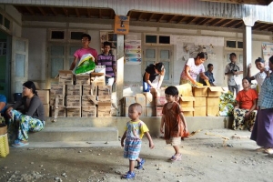 Tisíce lidí prchají před konfliktem v Myanmaru