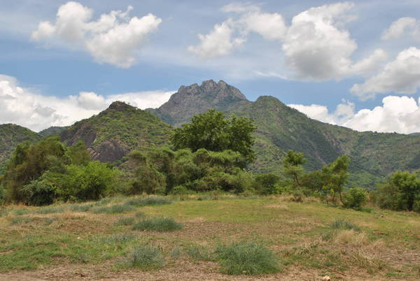 Hornat&aacute; a nedostupn&aacute; krajina v oblasti Imatong (foto: Lenka Huberov&aacute;)