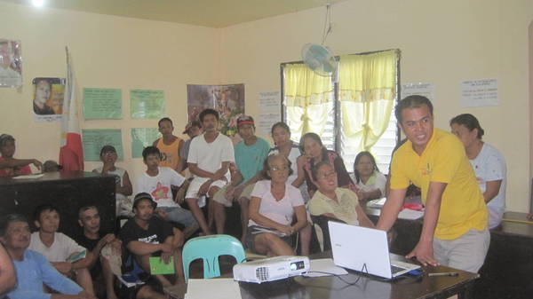 Joper Conarco, CROPS project manager, in a teaching moment 
