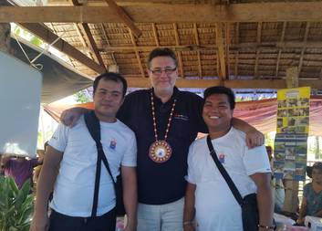 Representatives of the Czech Embassy visited the Philippine island of Samar