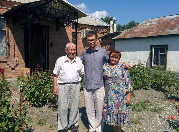 Evžen Diviš (Caritas Czech Republic) and Madlen´s adoptive mother and adoptive grandpa.