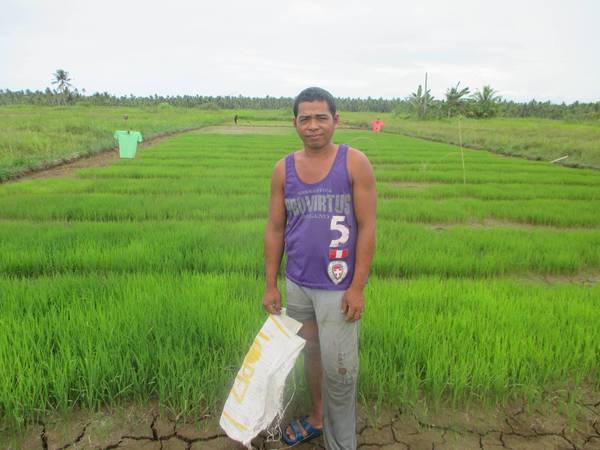 Farmer from the Samar island (photo: Gary Lejas).