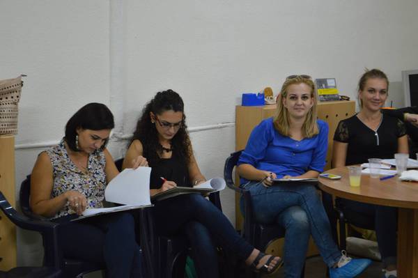Pracovníci Centra včasné detekce počas školení (foto: Lekë Laçi).