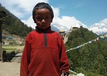 V Nepálu se začaly stavět nové školy