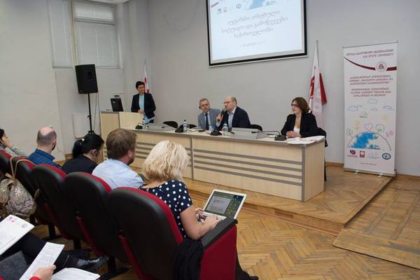 Úvodní blok (autor: Rusudan).