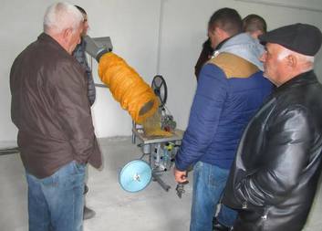 Členi thušského zemědělského družstva se seznámili s moderní výrobou brambor