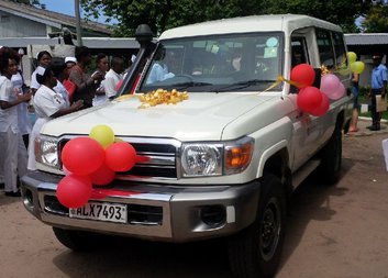 Zambijská škola pro porodní asistentky získala Toyotu Landcruiser