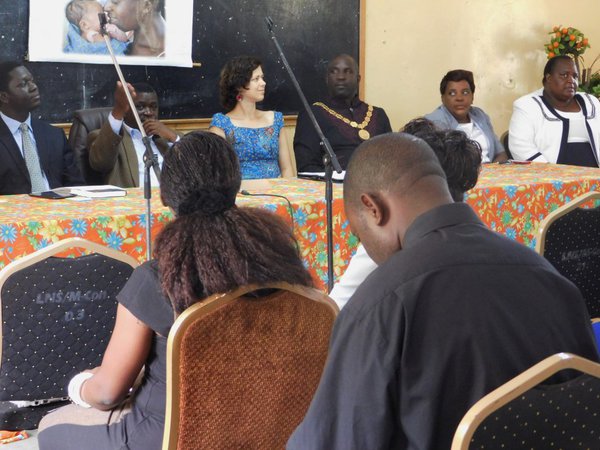 Zprava: Catherine Matyola, Thandi Lubasi, Bright Thombi, T. Tihounová, Poniso Njeulu, A. Silumesi.