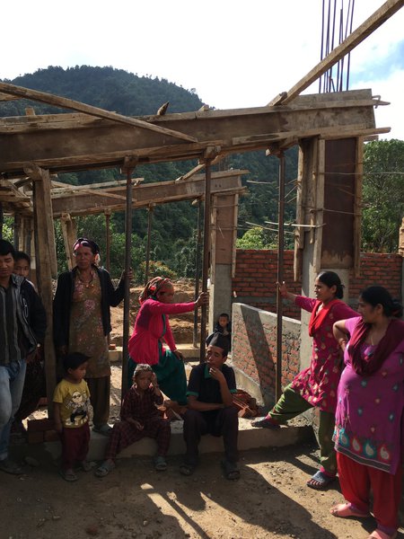 Discussion with community members (photo: Caritas Switzerland).