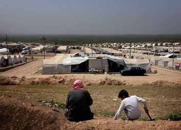 Humanitarian crisis looms as Mosul battle rages in Iraq