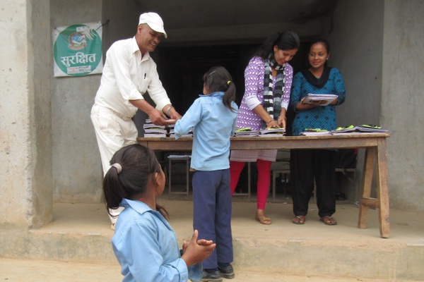 Rita assisting Indra Kumari Dulal, Programme Coordinator of MANK, in the price distribution for a mathematical race in Gyanodaya Primary School (photo: Caritas Switzerland).