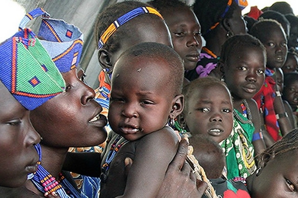 275 000 dětí je silně podvyživených a více než 5 milionů obyvatel potřebuje humanitární pomoc (foto: Charita Jižní Súdán).