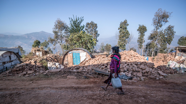 	Nirjala lives in a small hamlet of the village of Duwachaur. The remains of the earthquake are still visible (photo: Caritas Switzerland).