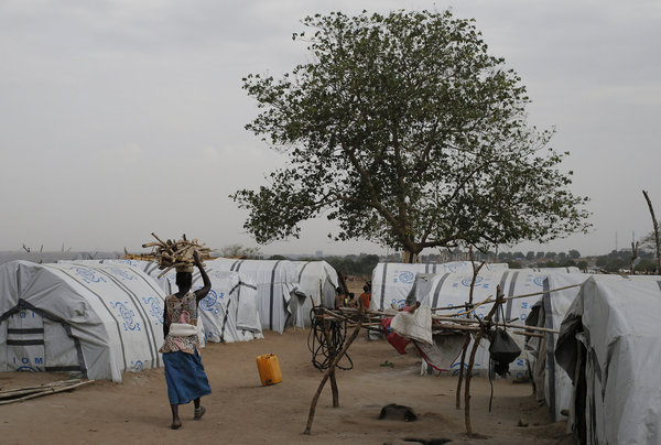 Lidé, kteří uprchli ze svých domovů, nyní obývají stany (foto: Matthieu Alexandre/Caritas Internationalis).