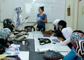 Charita doporučila, aby hostitelské země umožnily uprchlíkům pracovat