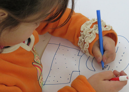 Children of Syrian refugees paint