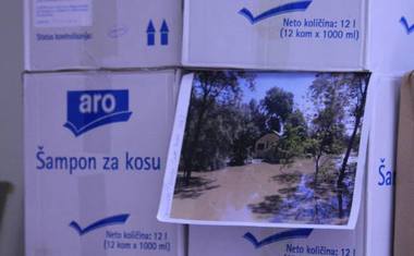 Připravené hygienické a čistící prostředky.