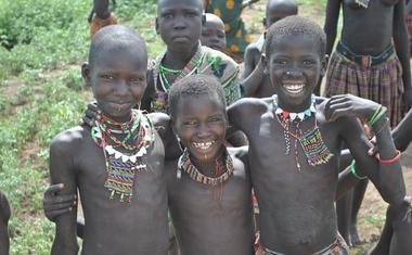 Děti z kmene Toposa důvod pro úsměv najdou vždy