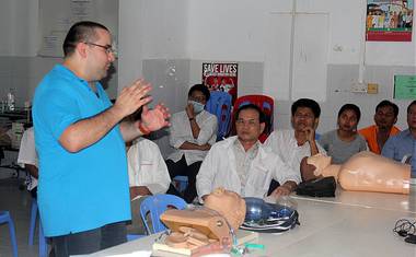 Jan Bydžovský přednáší místním lékařům