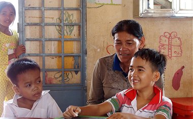 S výukou dětí pomáhají profesionálové i dobrovolníci