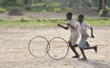 Chlapci z Riimenze při hře s koly