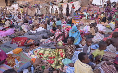 Ráno pod širým nebem v táboře Wau