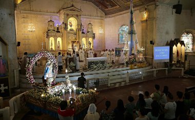 Mše v kostele v Basey (foto: Jakub Žák).