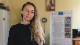 Válka nám vzala vše. Díky pomoci Charity se dcera vrátila ke studiu a já jsem si našla práci, říká Lilia z Kyjeva