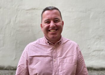 Mladí Syřané mají velkou motivaci se nelehké situaci postavit čelem, říká školitel Václav Šneberger