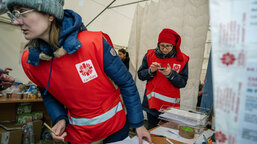 How is Caritas supporting refugees and internally displaced people in Ukraine?