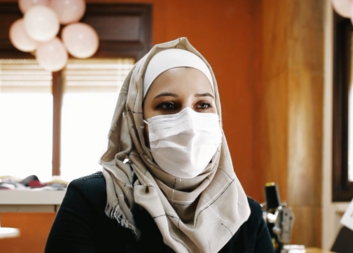 Kvůli útokům musela utéct. Syřanka Eba se teď díky pomoci Charity staví na vlastní nohy