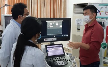 Přístroje pro dětskou nemocnici v Kambodži