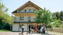 Charita zajistí v Gruzii komunitní bydlení pro 112 lidí s postižením. Předali jsme dvě centra