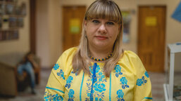 Bolest, kterou lidé cítí, je obrovská. Charita poskytuje psychologickou pomoc na Ukrajině