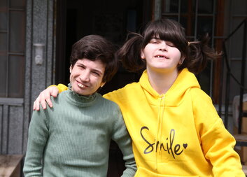 Z velkých ústavů do komunitního bydlení. Jak díky Charitě dochází k odklonu od ústavní péče pro lidi s postižením v Gruzii