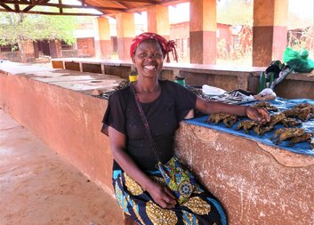 Finanční gramotnost v uprchlické osadě. Jak se uprchlíci v Zambii učí spořit a investovat