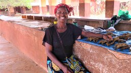 Finanční gramotnost v uprchlické osadě. Jak se uprchlíci v Zambii učí spořit a investovat