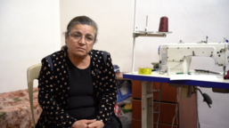 Sarah musela utéct před Islámským státem. Dnes má svoji vlastní krejčovskou dílnu