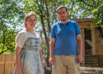 Z města na vesnici. Mladý gruzínský pár žije v souladu s přírodou a vyrábí naturální vína 