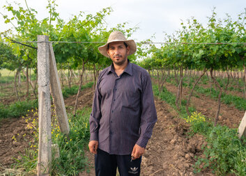 Climate change is destroying our crops. Caritas Czech Republic helps us adapt, says Iraqi farmer Waseem